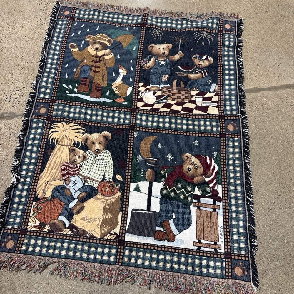 Vintage Seasonal Bear TapestryThrow Blanket - 4 seasons Americana